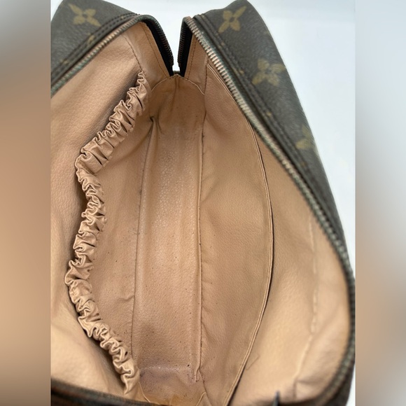 Louis Vuitton Monogram Toilette 23 Clutch - Picture 4 of 12